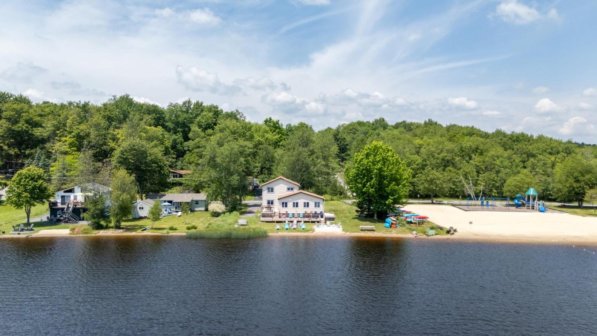 The Lake Life By Avantstay Lakefront View Hot Tub