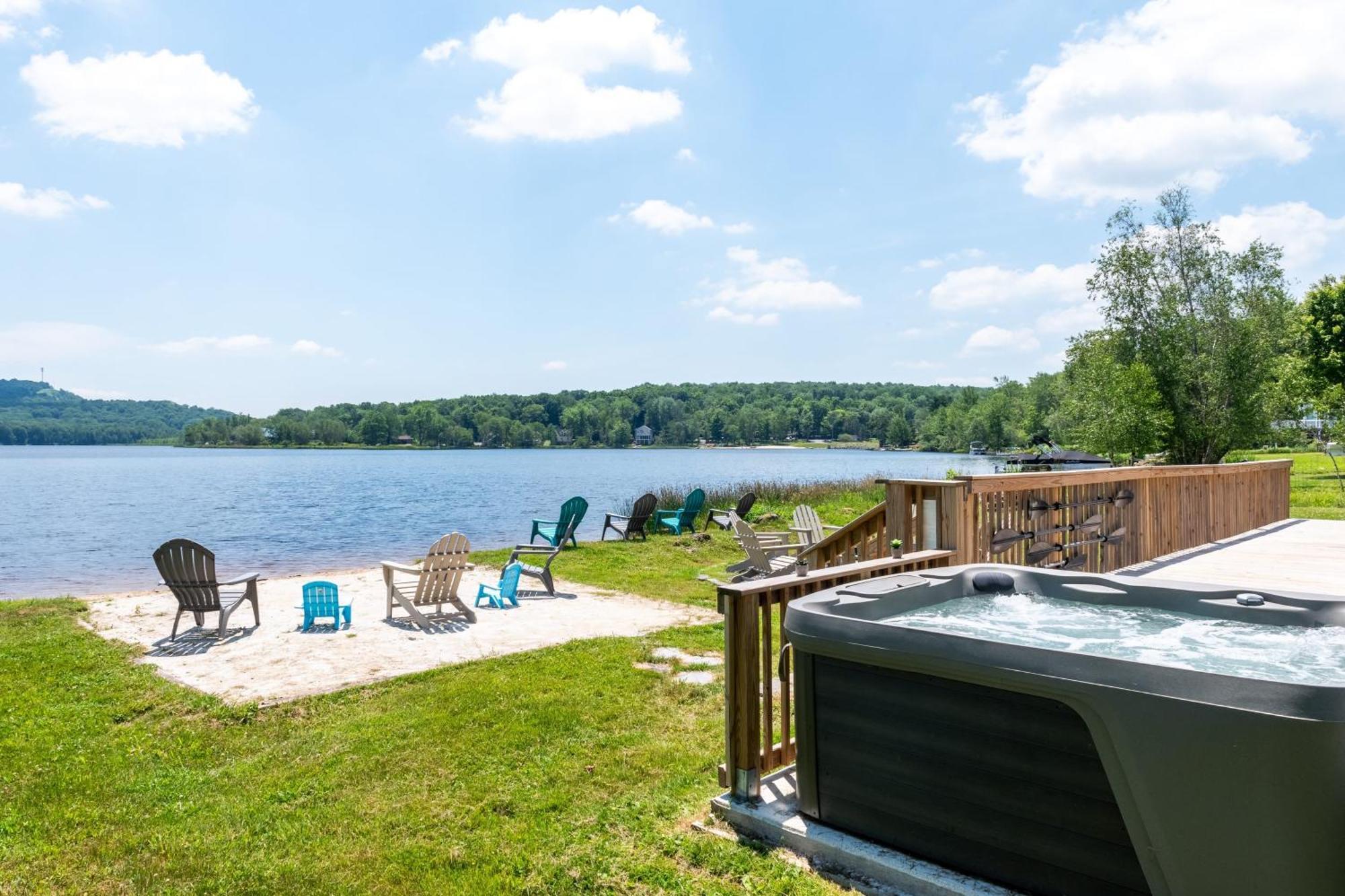 Holiday home The Lake Life By Avantstay Lakefront View Hot Tub *